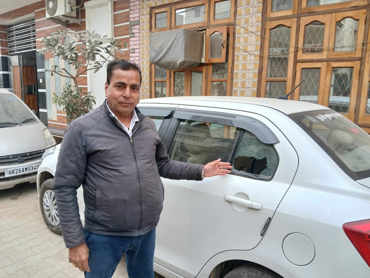 Thieves broke glass of two cars in Jakhal and stole one car