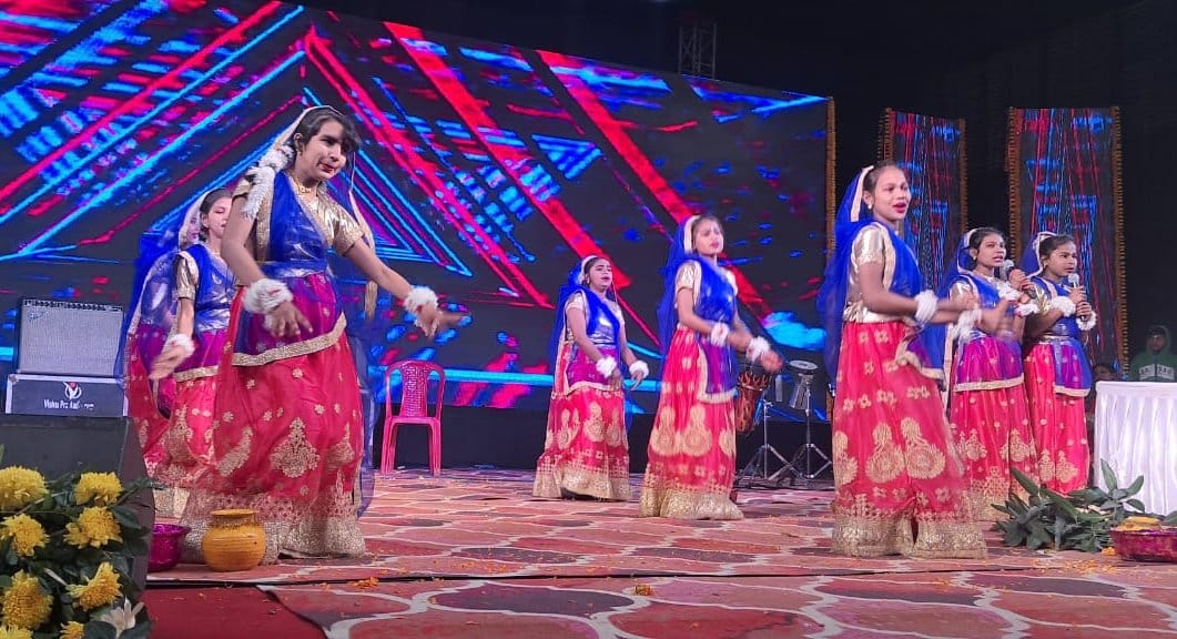 Kabir Maghar Mahotsav begins amidst the glare of laser light