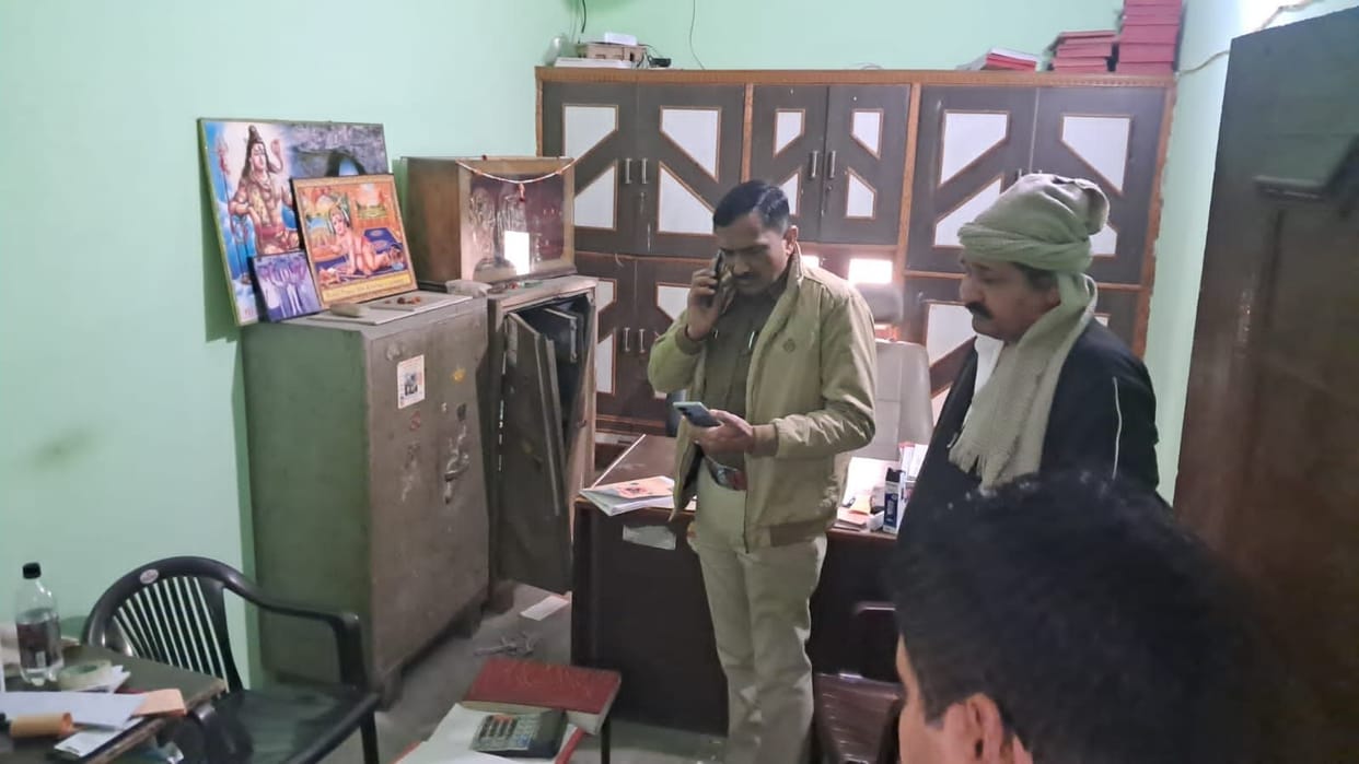 Rs 6.34 lakh stolen from two shops