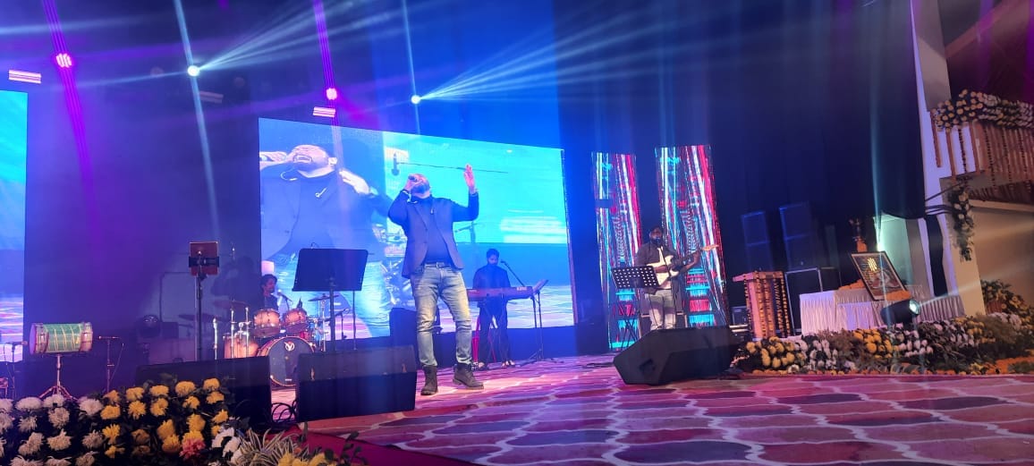 Sama tied the knot by singing 'Tumse dil se mila hai, maan ja mere yaara...'