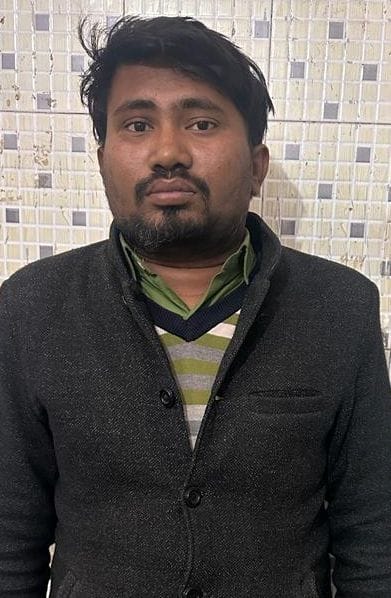 Police caught the person making fake Ayushman card