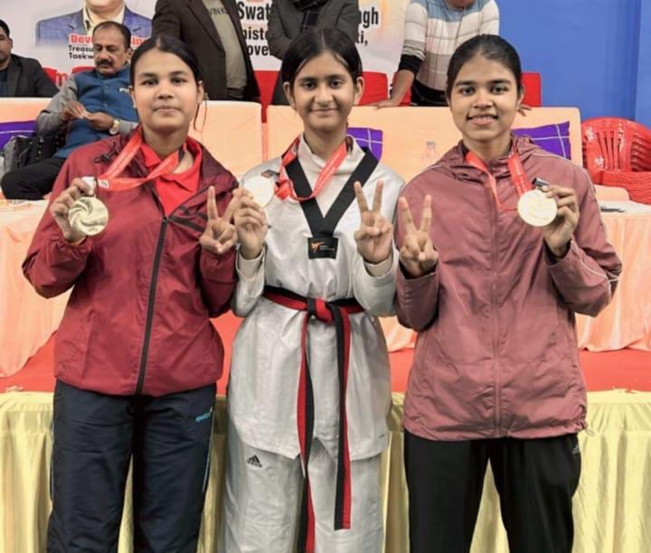 gargi tanu and tushika in taiequando up team