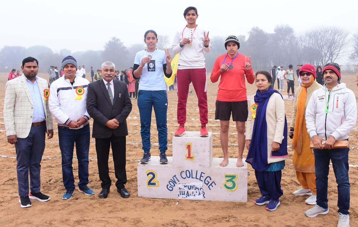 Nitesh and Preeti stood first in 200 meter race