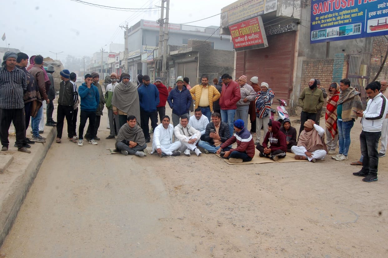 Young man lost his life due to incomplete road, angry people blocked the road