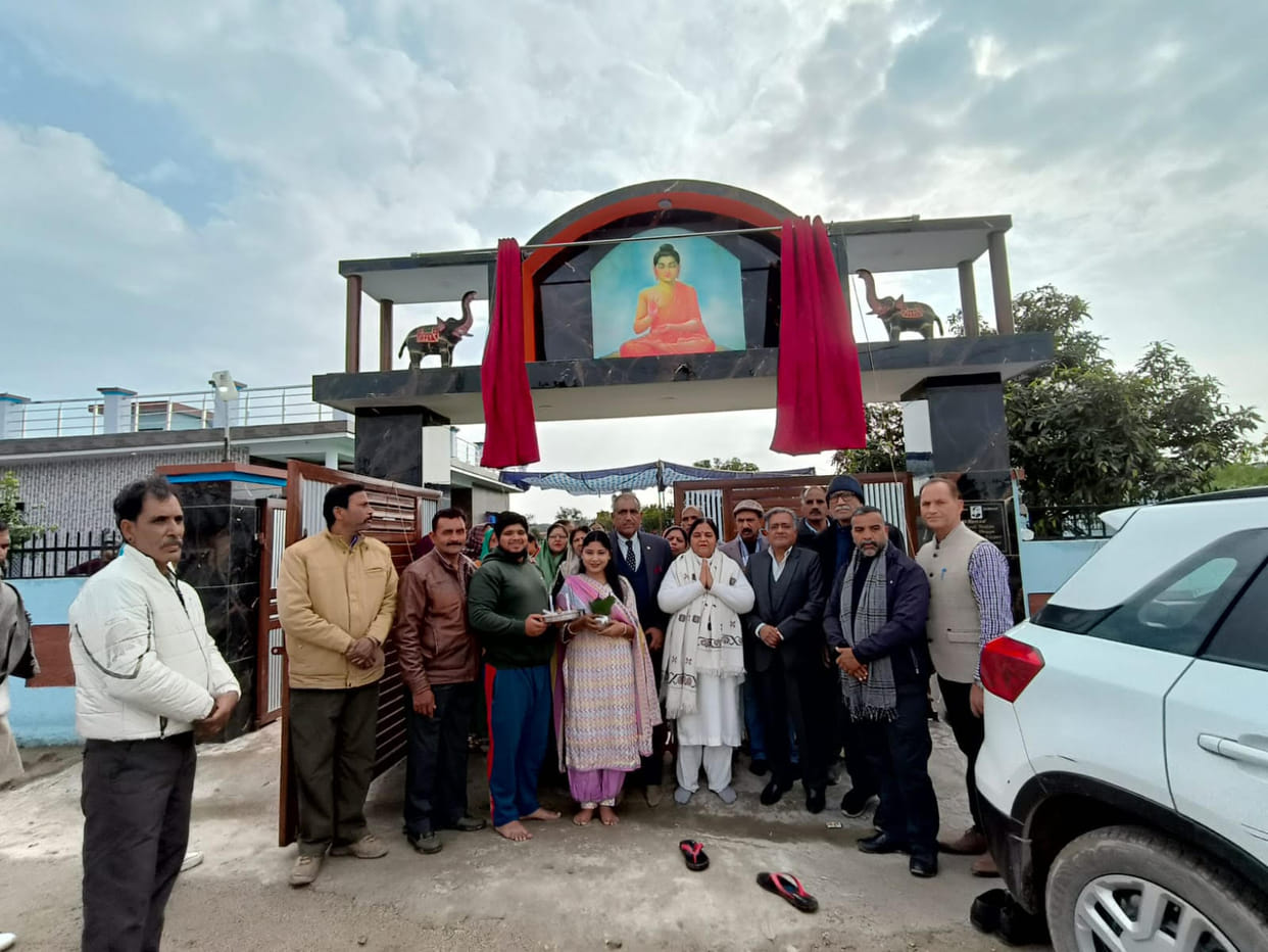 Statues of Mahatmas give message of peace and brotherhood