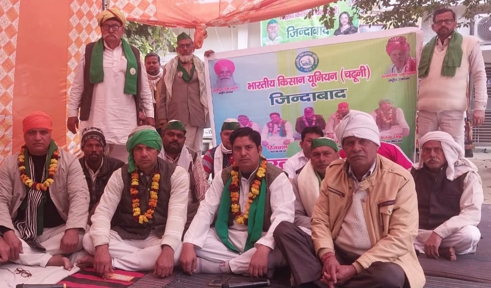 BKU workers sitting on strike started hunger strike