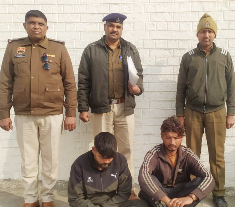 Two accused of robbery from Panchayati Raj's JE arrested