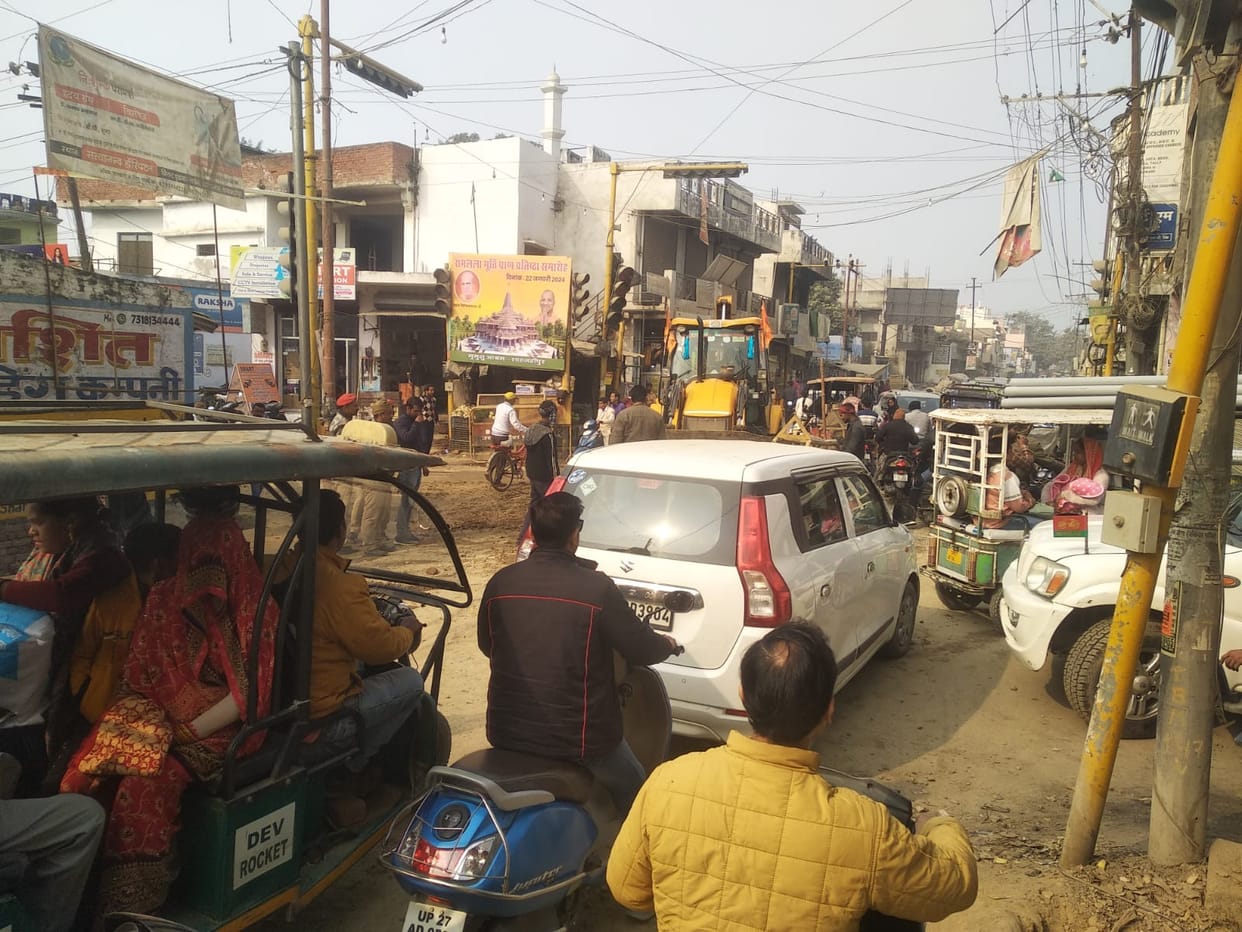 People struggling with jam at Anta intersection on pipeline pair