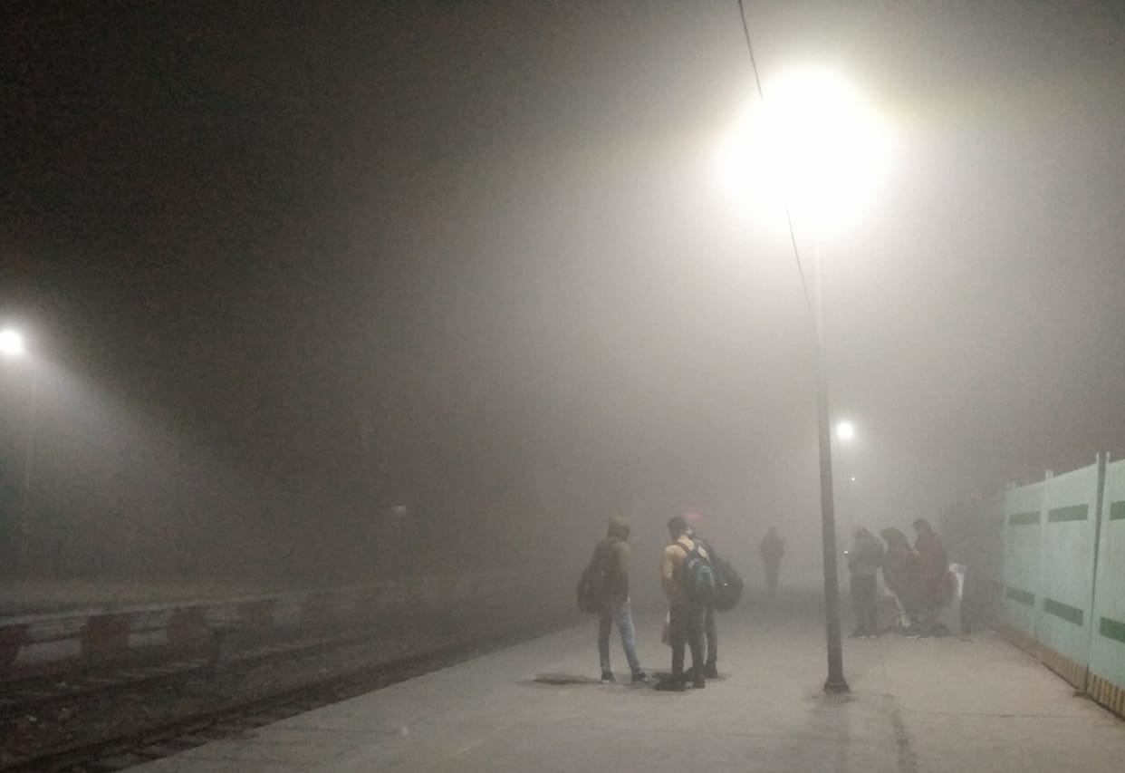 Fog spoils train schedule, Farakka Express late by 19 hours