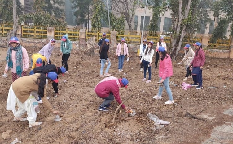 Students gave cleanliness message through rally