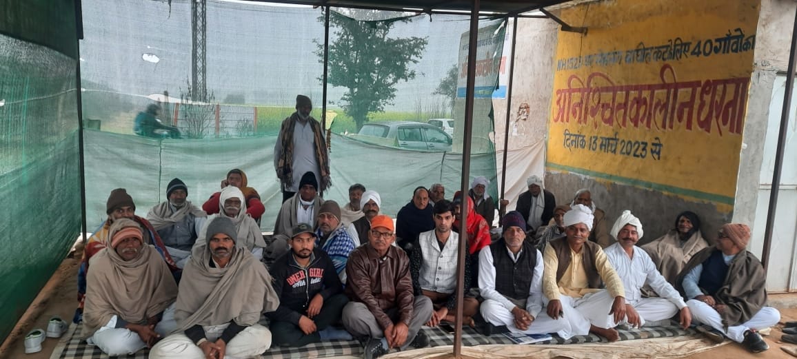 Protest continues for 325th day demanding cut