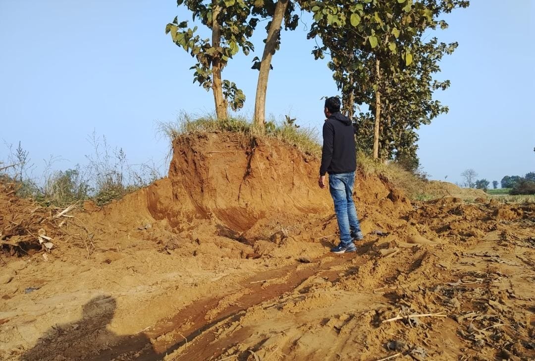 Mining mafia attacked forest inspector, snatched mobile phone
