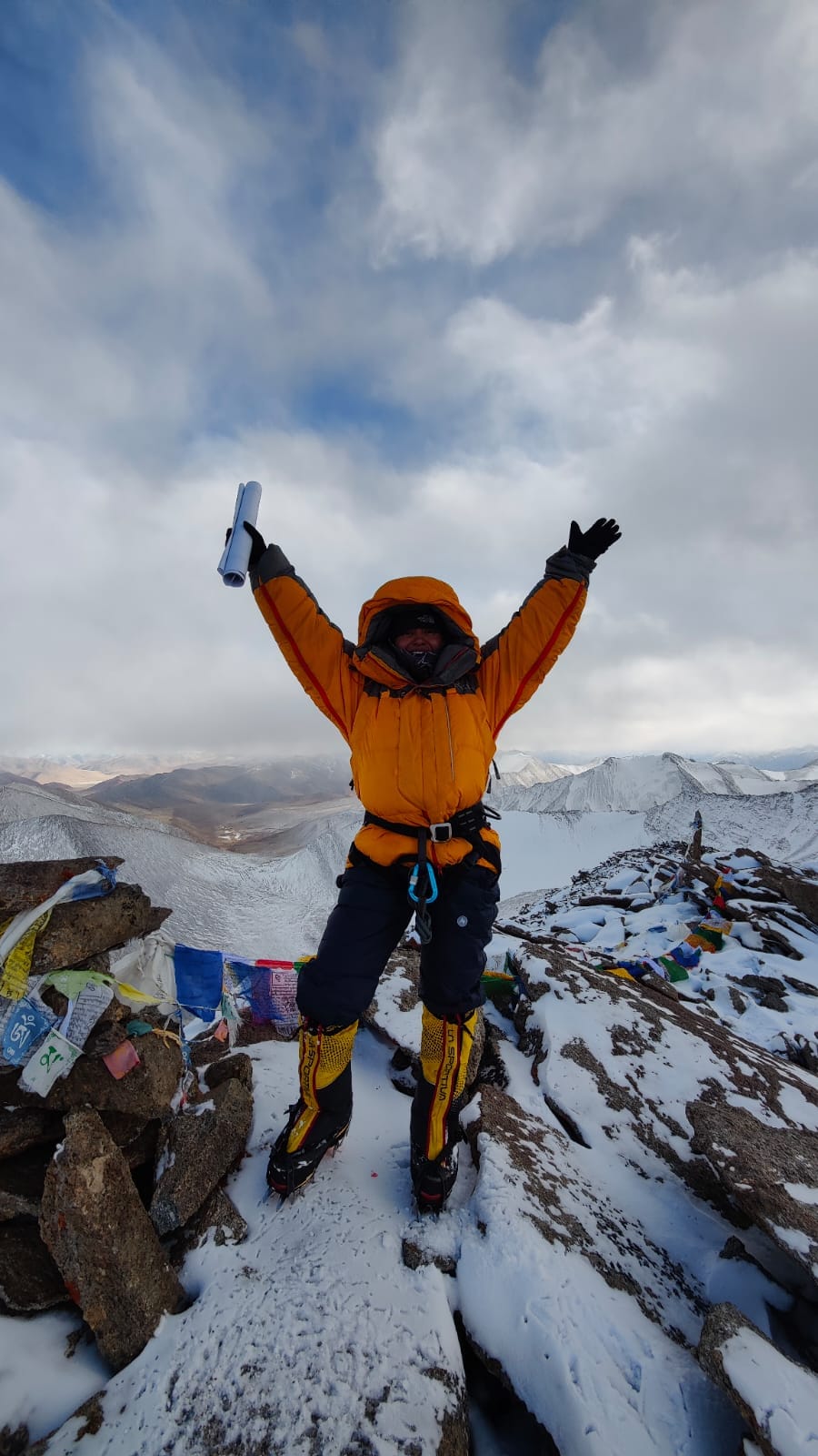 Uttarakhand's daughter returns after fighting injury and climbs Mount UT Kangri