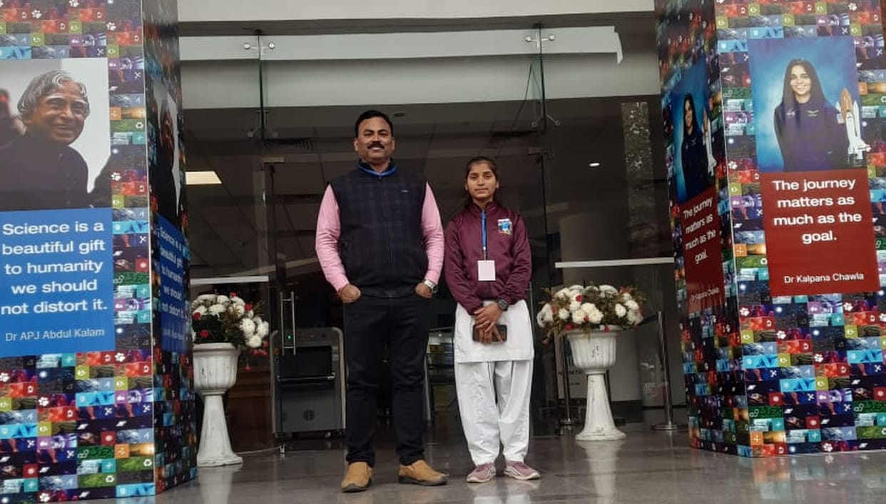 Labourer's daughter Pooja shines in national level science fair