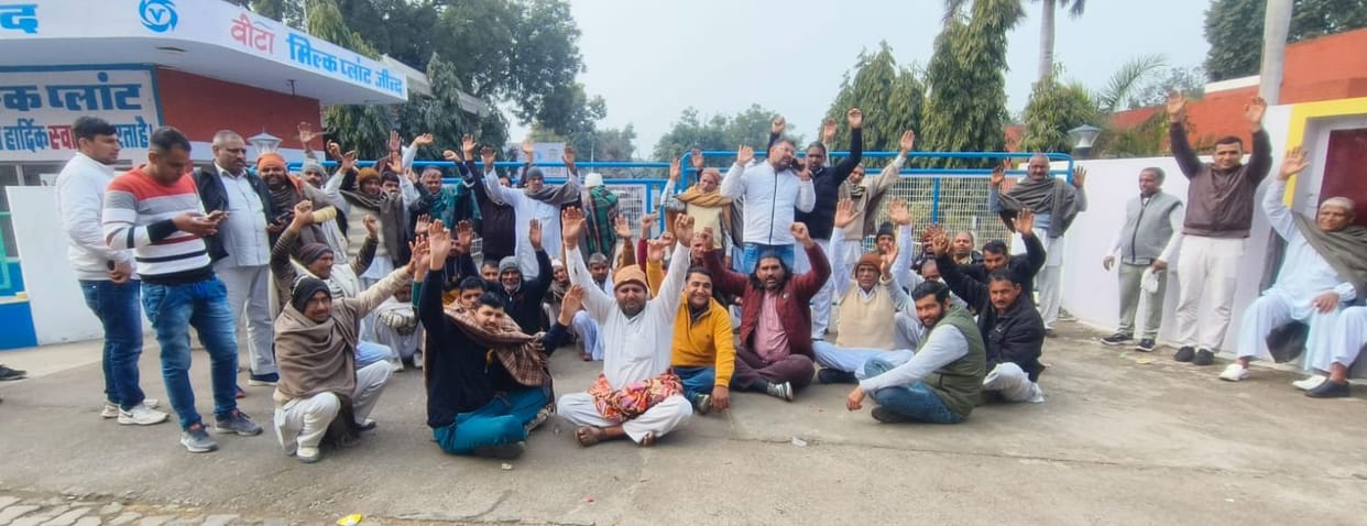 Vita consumers raised slogans for payment