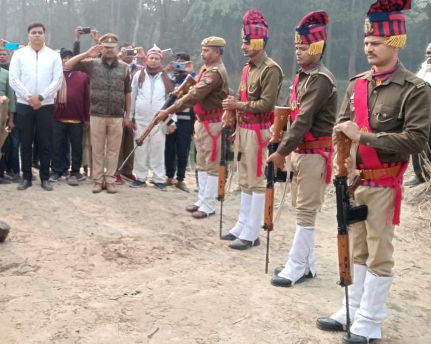 The last rites of a democracy fighter were cremated with state honours.