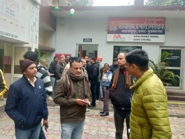 Uproar at Mansoorpur police station, anger over police's slow pace