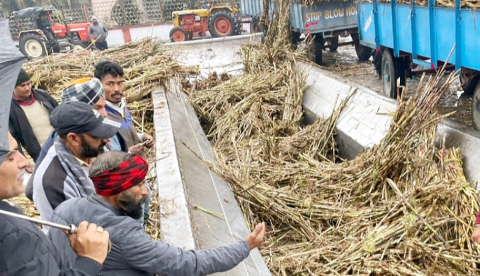 Farmers stopped weighing mill due to sugarcane payment