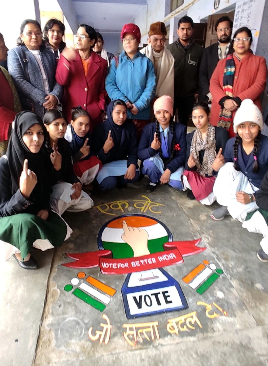 Iqra and Muskaan got first place in rangoli