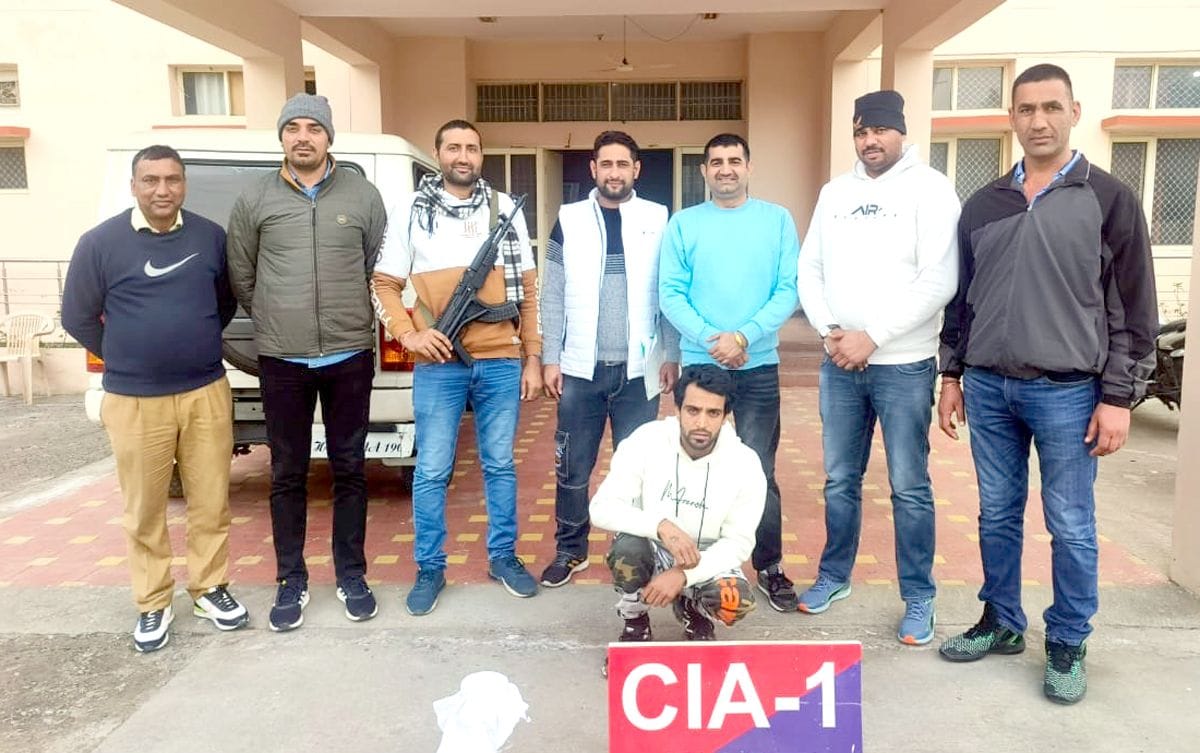 Youth arrested with two illegal pistols