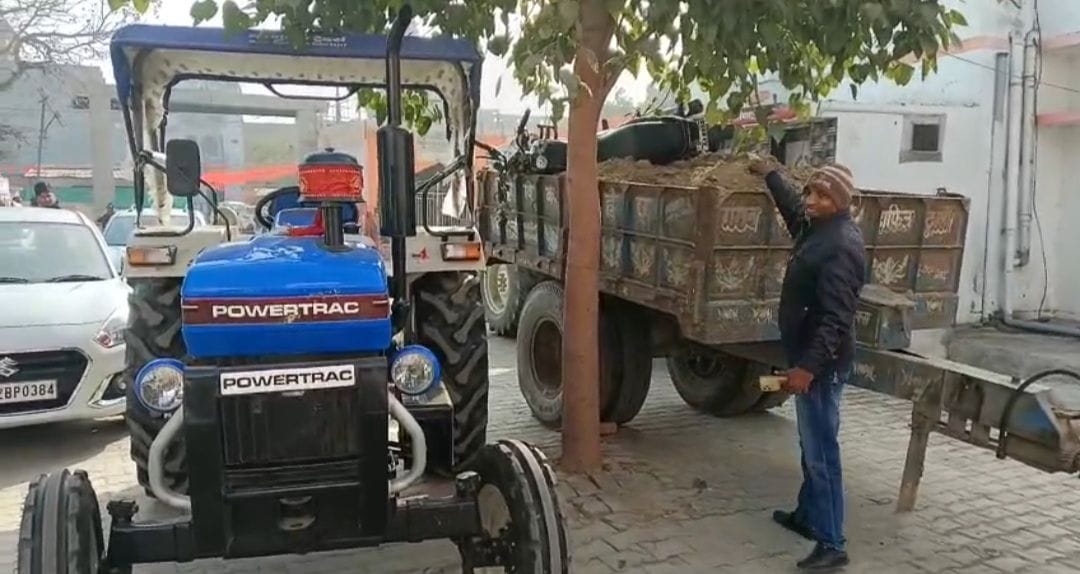 Tractor-trolley passes over bike rider, death