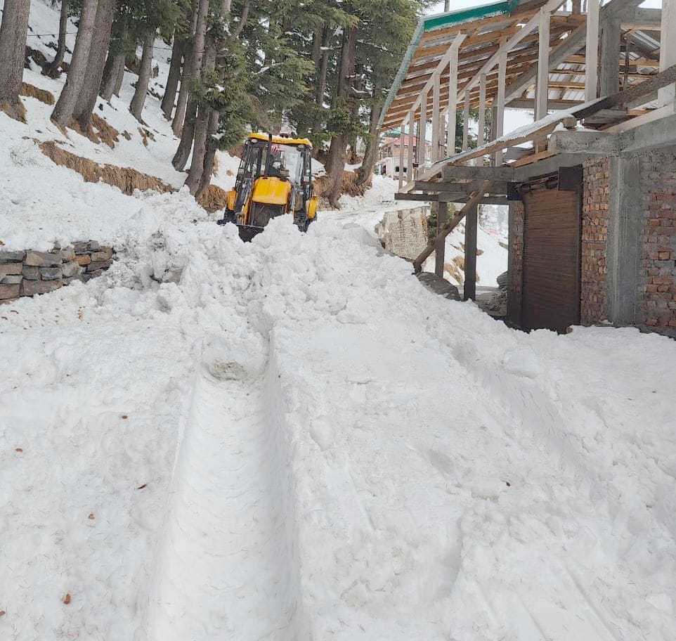 Darkness in 382 villages for three days, traffic halted on 58 roads including NH