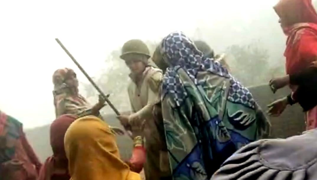 Attempt to block the highway, police resorted to lathicharge