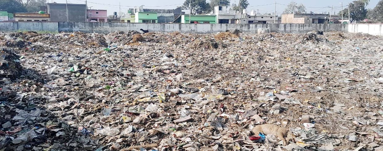 49 Lakhs of garbage is being collected... pile of garbage on the highway
