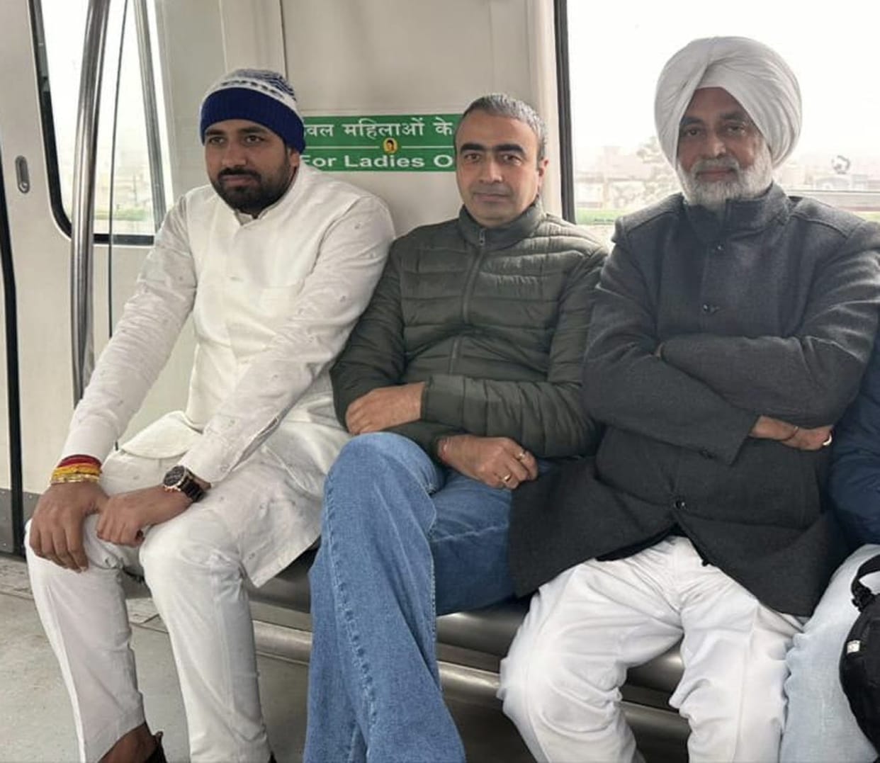 AAP leader going to Delhi to protest stopped at the border