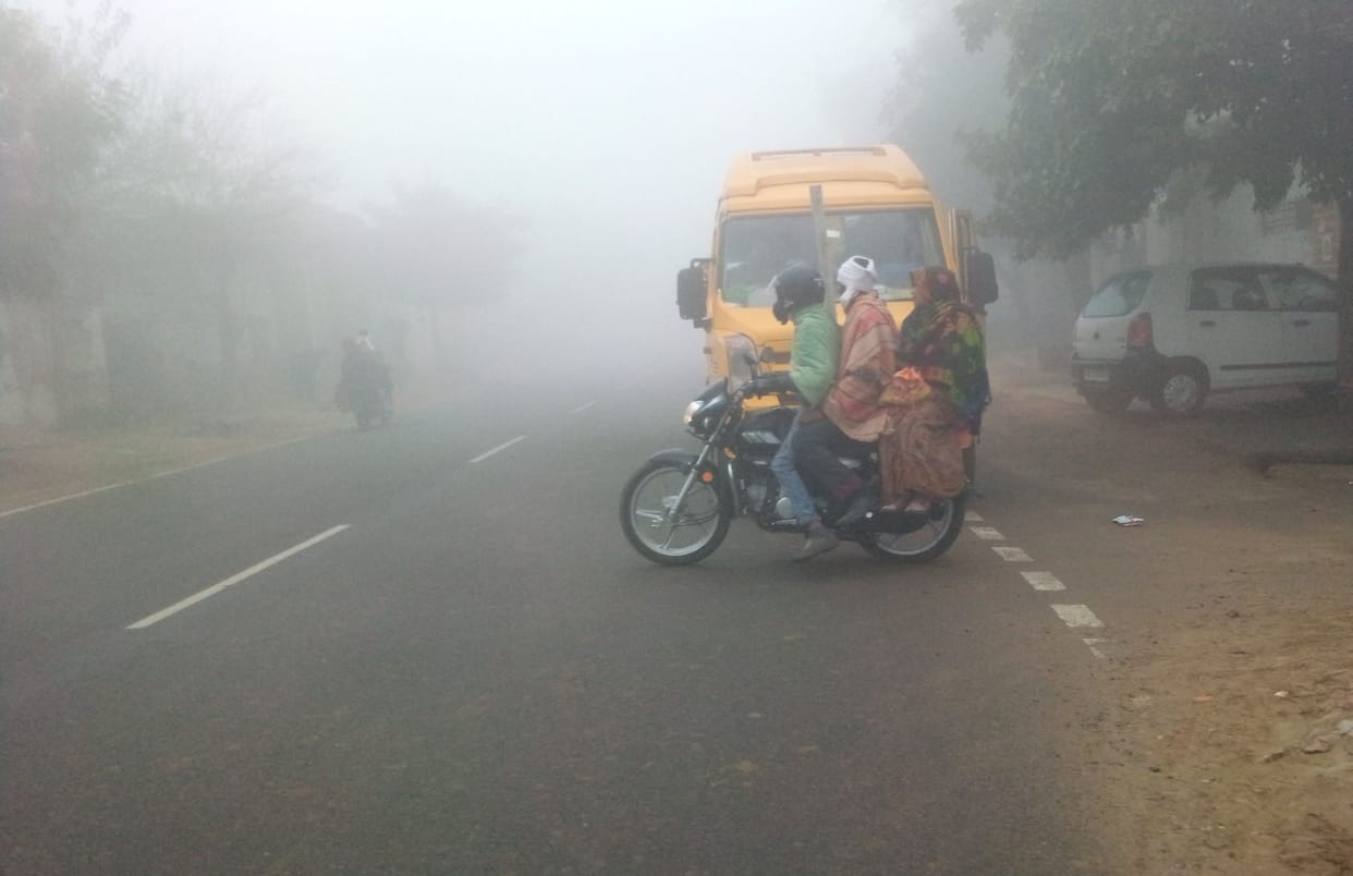 Relief: AQI became greener, trouble: fog slowed down the speed of vehicles.