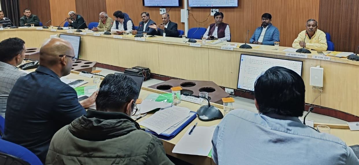 Demand to increase passenger facilities at Bhiwani Junction in the meeting of Railway Consumer Advisory Committee.