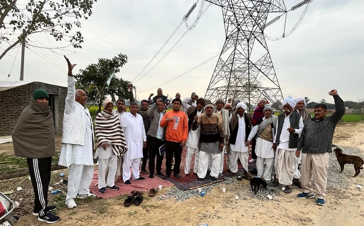 Farmers protest continues in village Nahra in protest against not receiving compensation