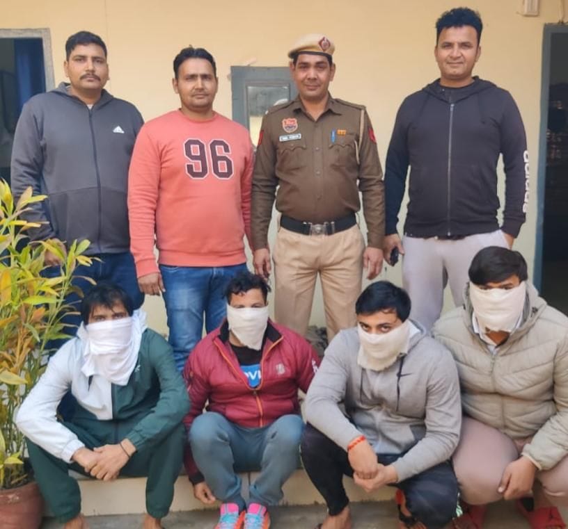 Four arrested for demanding money by threatening to return the amount taken on interest