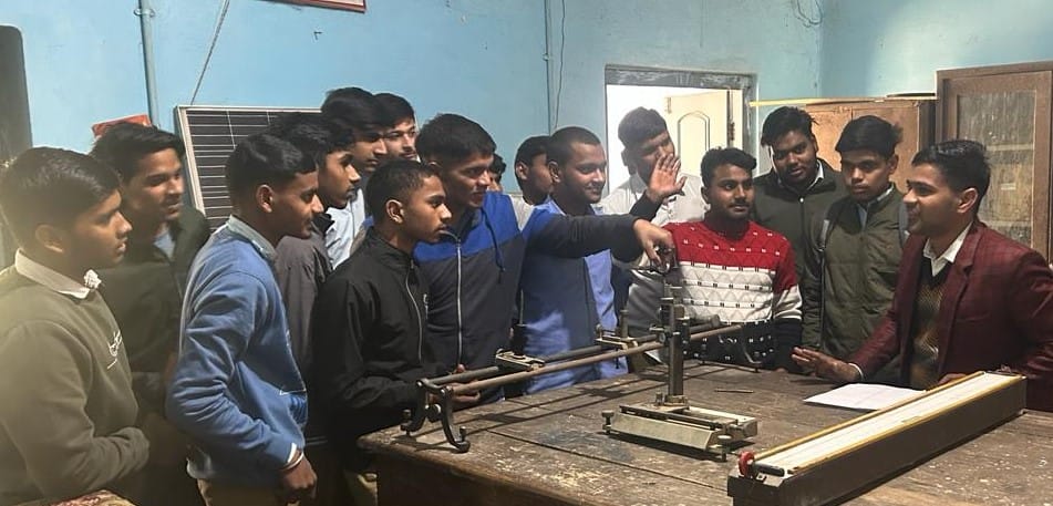 On the second day, 7616 students took the practical exam at 78 centers