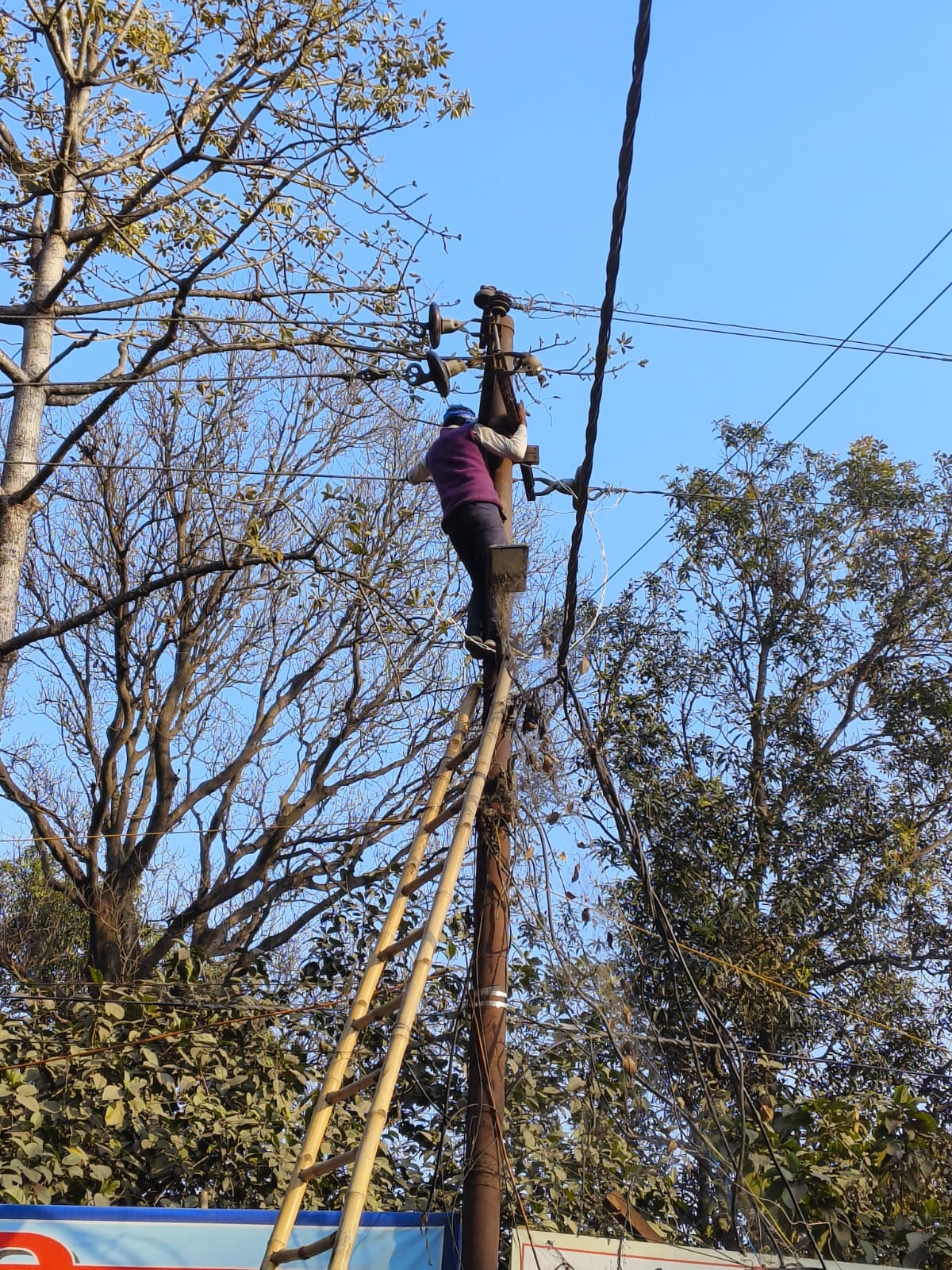 The city's power supply was cut off for eight hours.