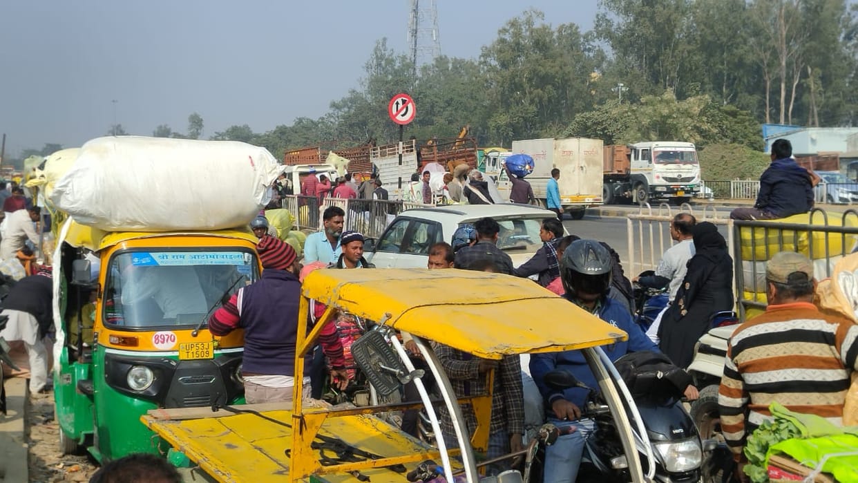 People are facing encroachment even on the service lane on Mehndawal Bypass.