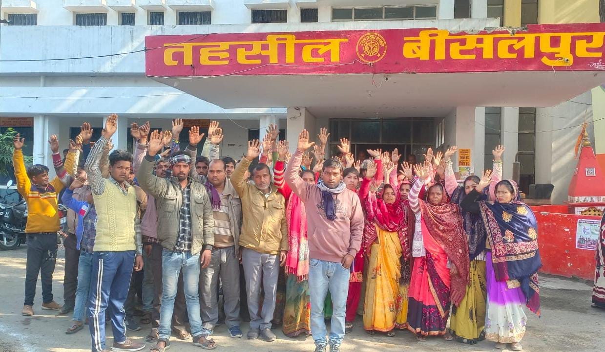 Villagers demonstrated against Panchayat Department