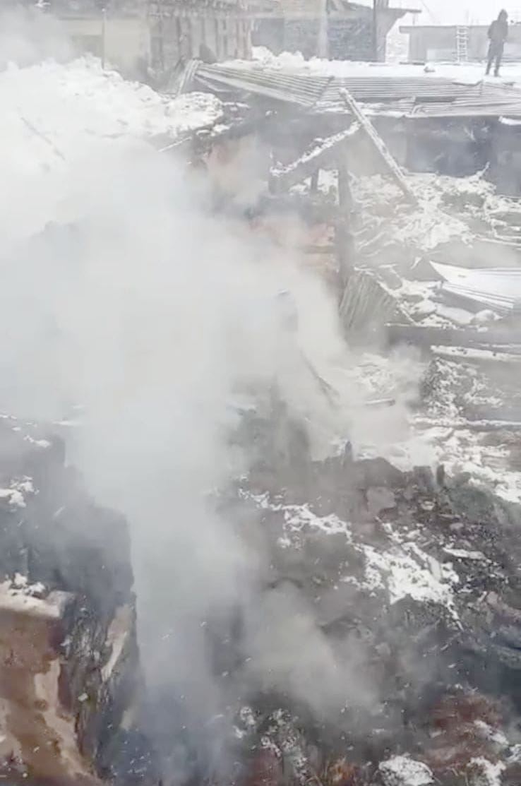 Three houses burnt to ashes in Chachul, families saved their lives by running away