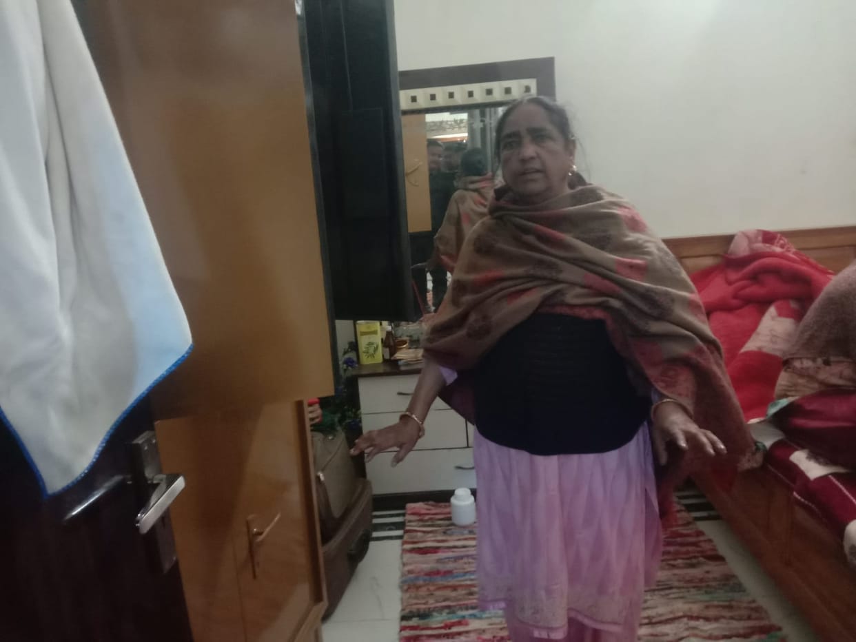 Jewelery worth 1.25 lakh stolen from the house of the District President of Asha Worker Organization