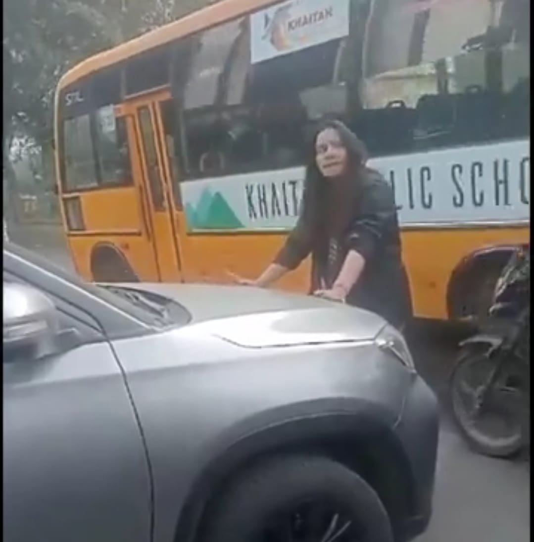 High voltage drama of mentally ill girl, stopped vehicle by climbing on bonnet