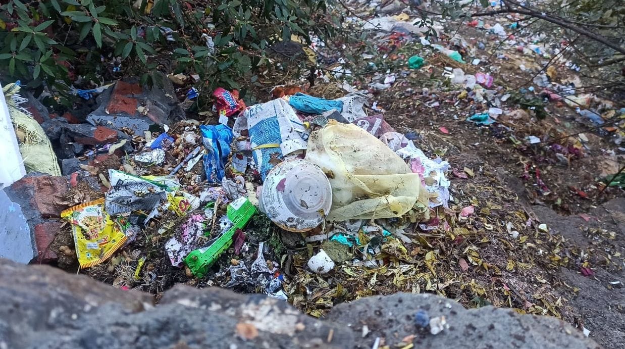 Garbage remains lying on the side of the highway till noon