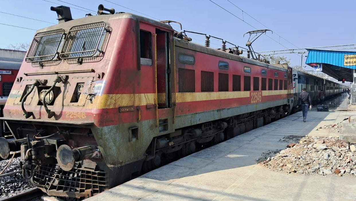 Porter commits suicide by getting hit by train near Damoh station