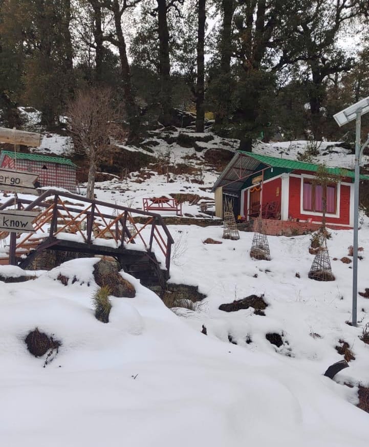 Snowfall on peaks, heavy rain in lower areas