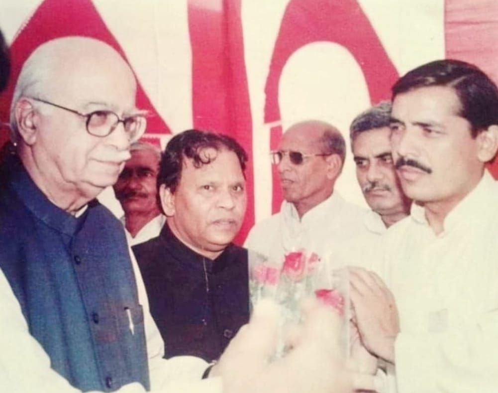 Advani was stunned after seeing the queue of bullock carts on the border of Rohtak district