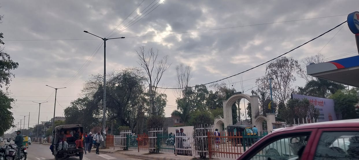 Sunny in the morning, cloudy in the afternoon