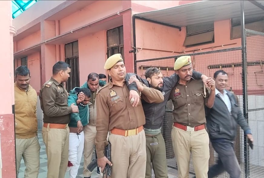 Encounter between police and cattle smugglers, two shot, one chased and caught