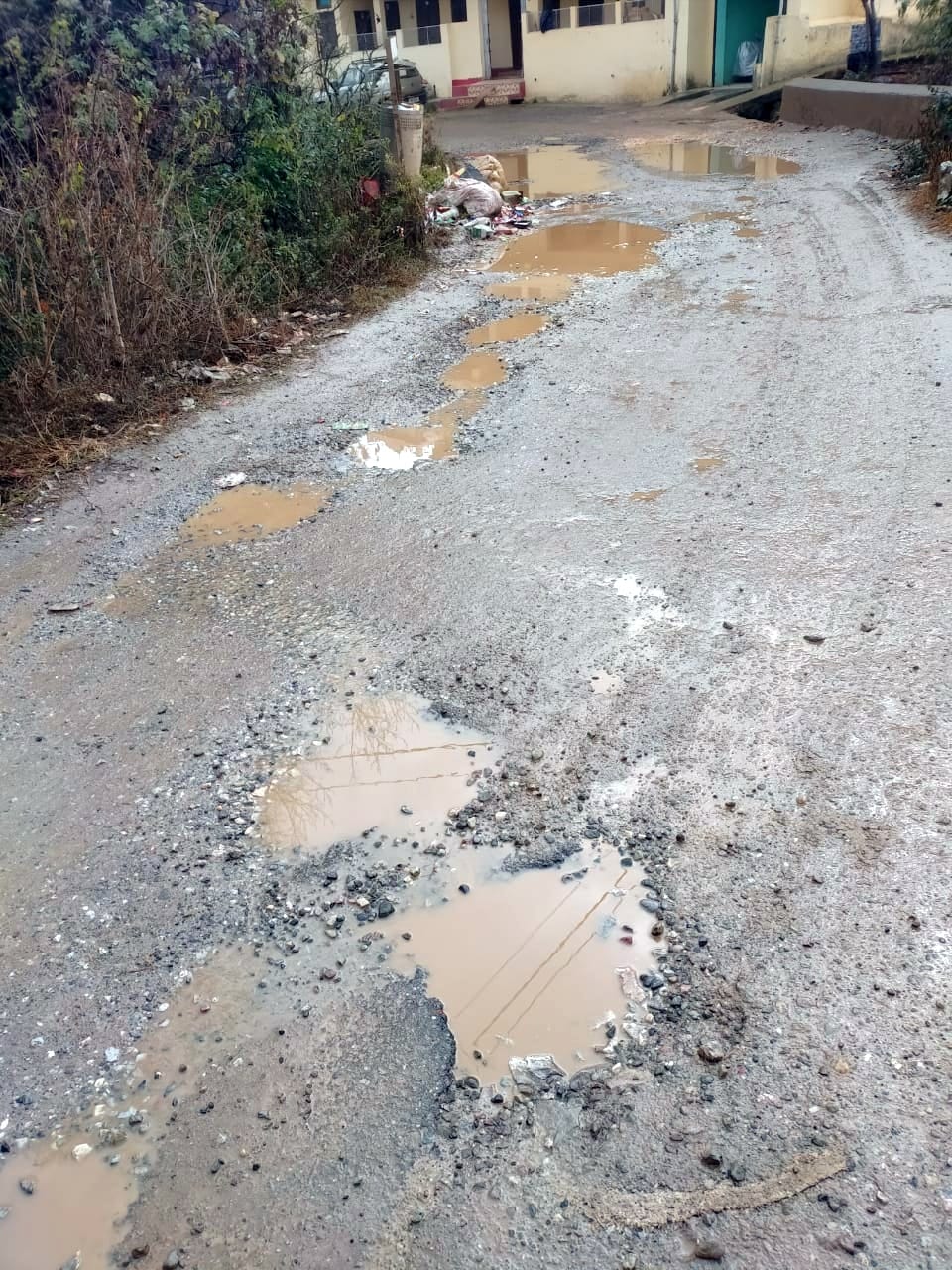 Compulsion to pass on bad roads