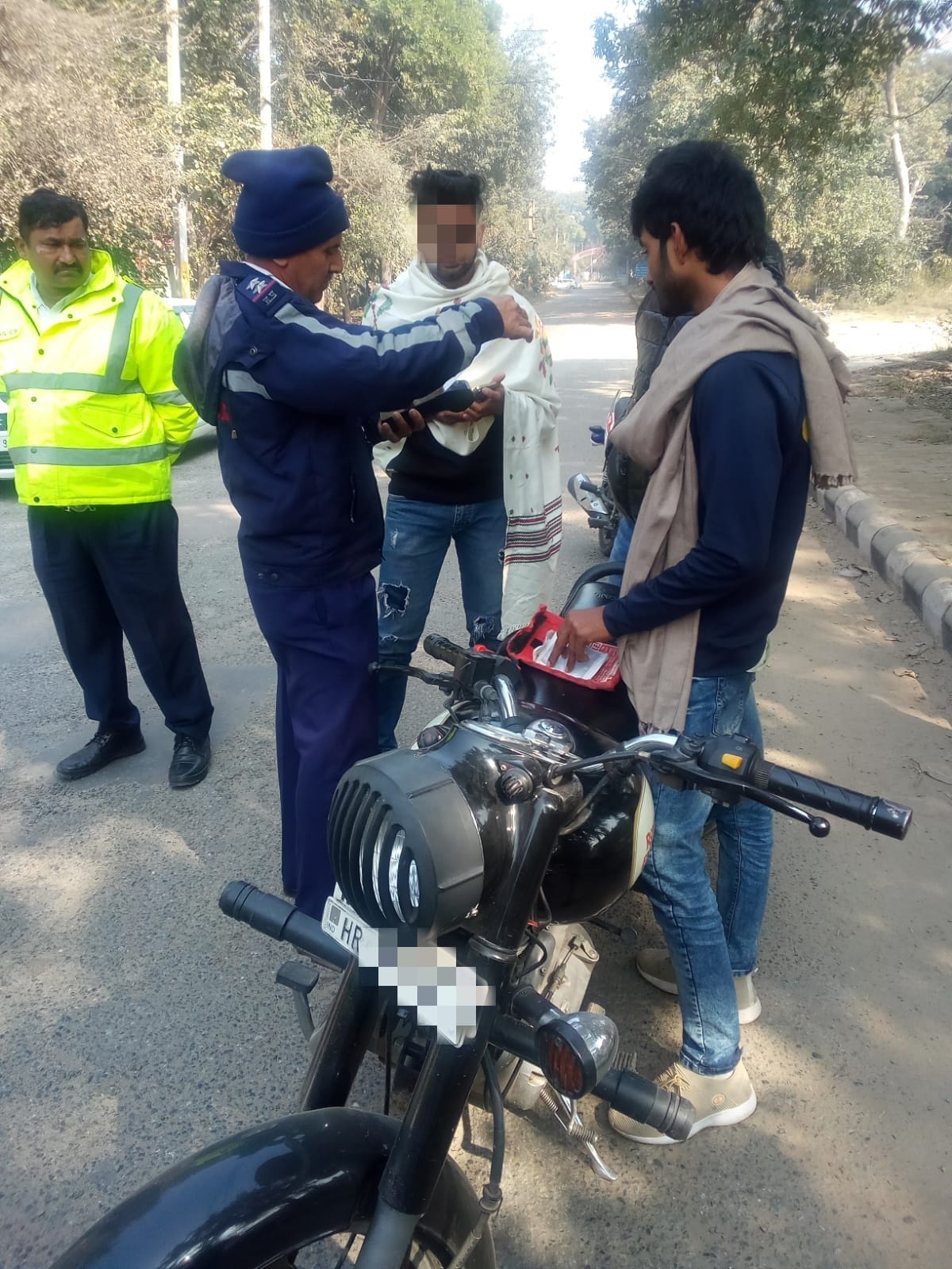 Police issued challan to 290 vehicles for disobeying traffic rules.