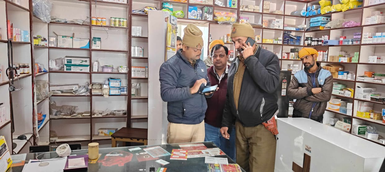 Rs 2.65 lakh stolen from medical store