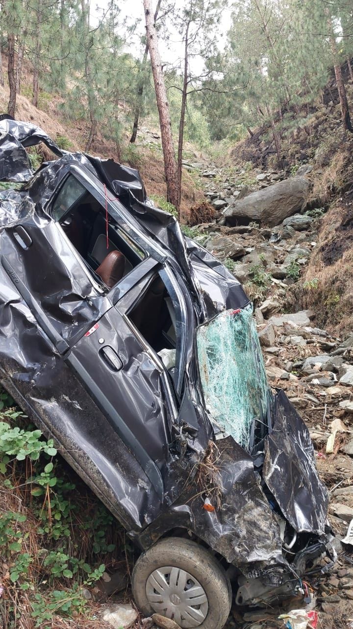 Car fell into ditch, 25 year old youth died